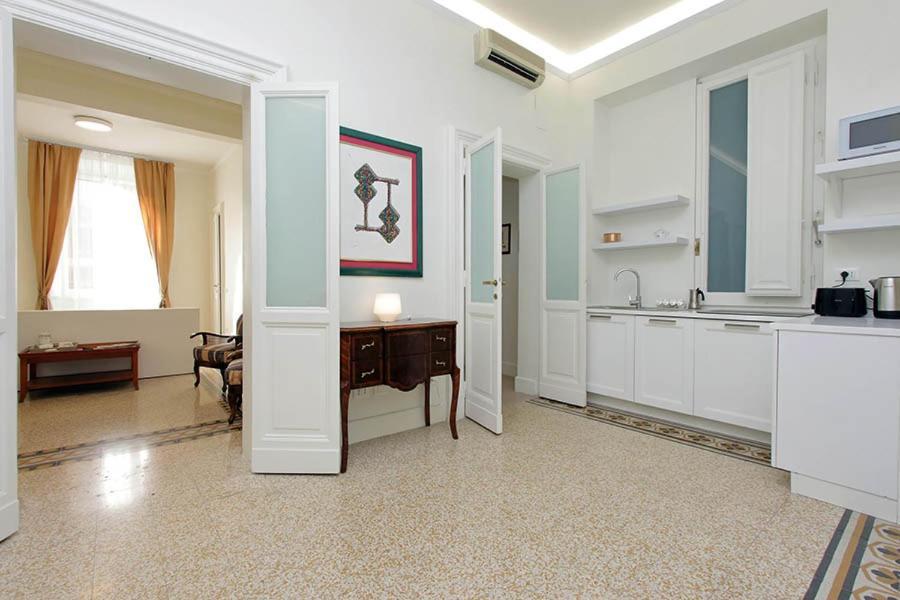 Elegant Apartment In The Heart Of Rome-Navona Area Экстерьер фото